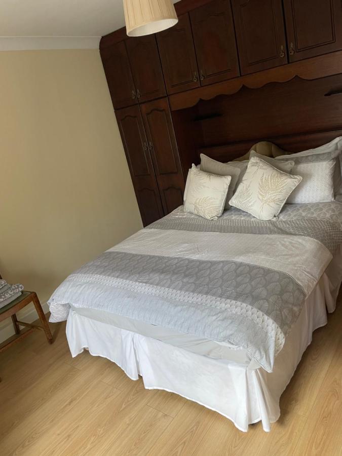 Large Townhouse With Gardens Apartment Kingscourt Exterior foto